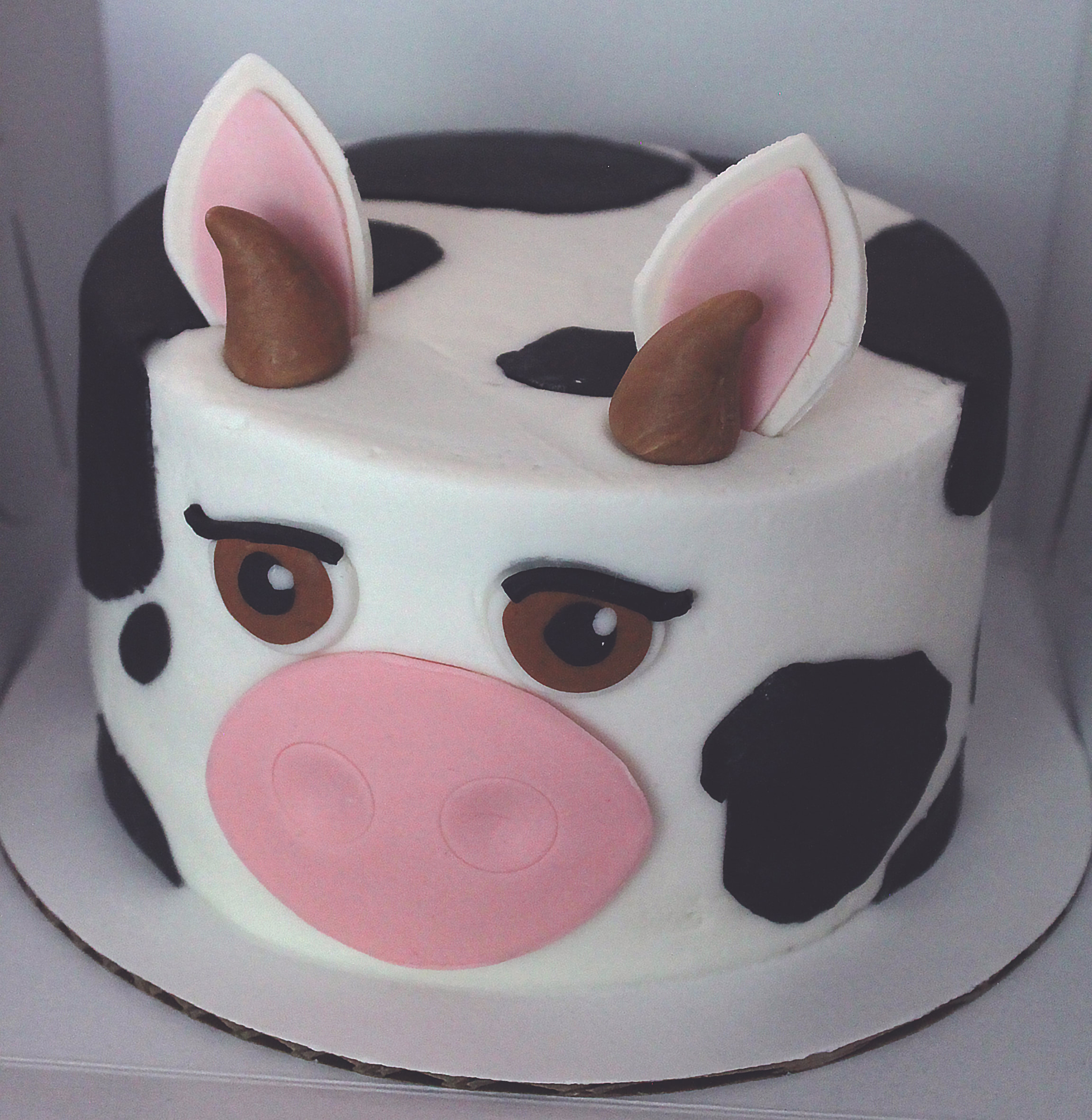 Cute cow themed cake I made. : r/cottagecore